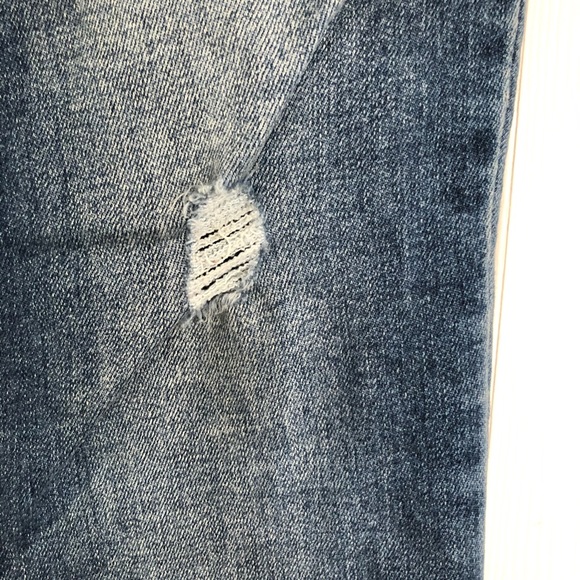 Old navy distressed rockstar jeans - Picture 3 of 6